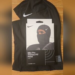 Nike Pro Therma-FIT Hood in Black